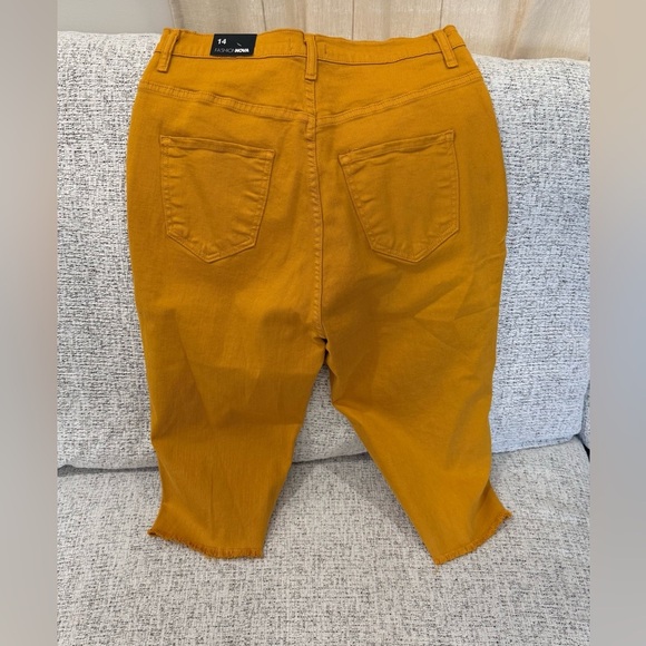 Distressed Mustard Yellow Bermuda Capris - Picture 3 of 8